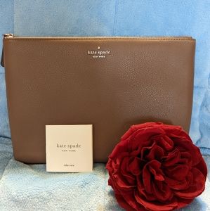 KATE SPADE New York Large Zip Pouch "Jackson Brownstone" in taupe brown …